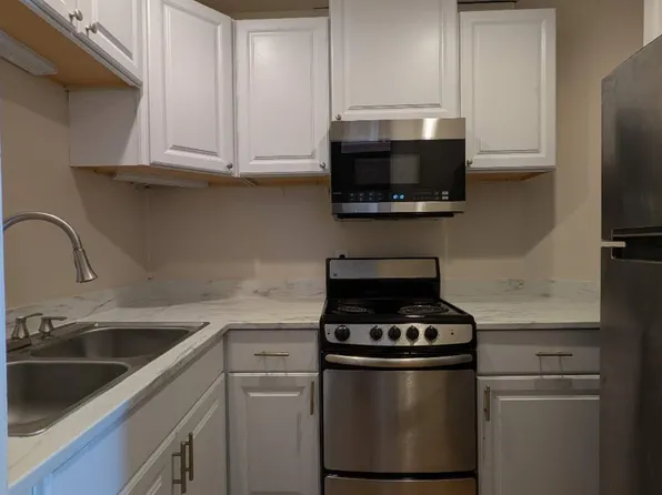 228 E Huntingdon St, Savannah, GA 31401