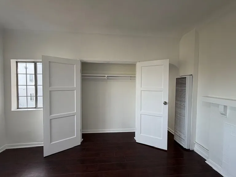 512 N Alexandria Ave — Photo 7