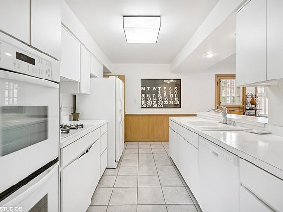 5th image of 7214 N Karlov Ave