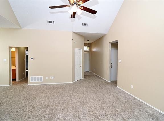 4th image of 501 E Lynn Creek Dr