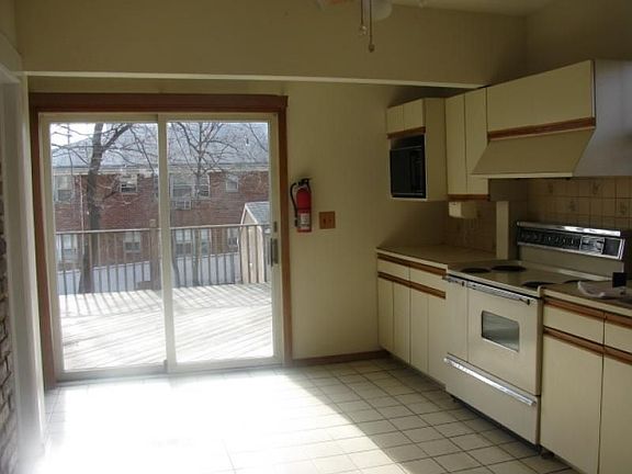 Sliders to deck from kitchen