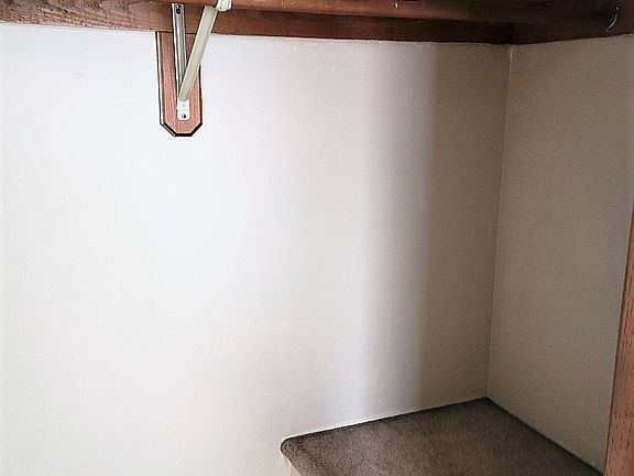 3rd image of 1285 Bartosh Ln