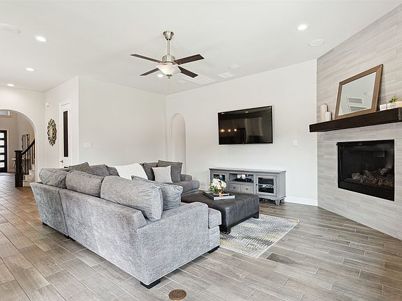 3rd image of 4710 Crossvine Dr