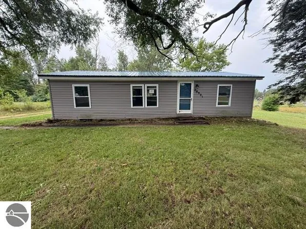 20901 Eleven Mile Rd, Leroy, MI 49655