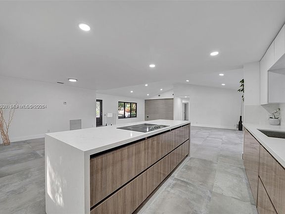 4th image of 3352 Lakeview Blvd