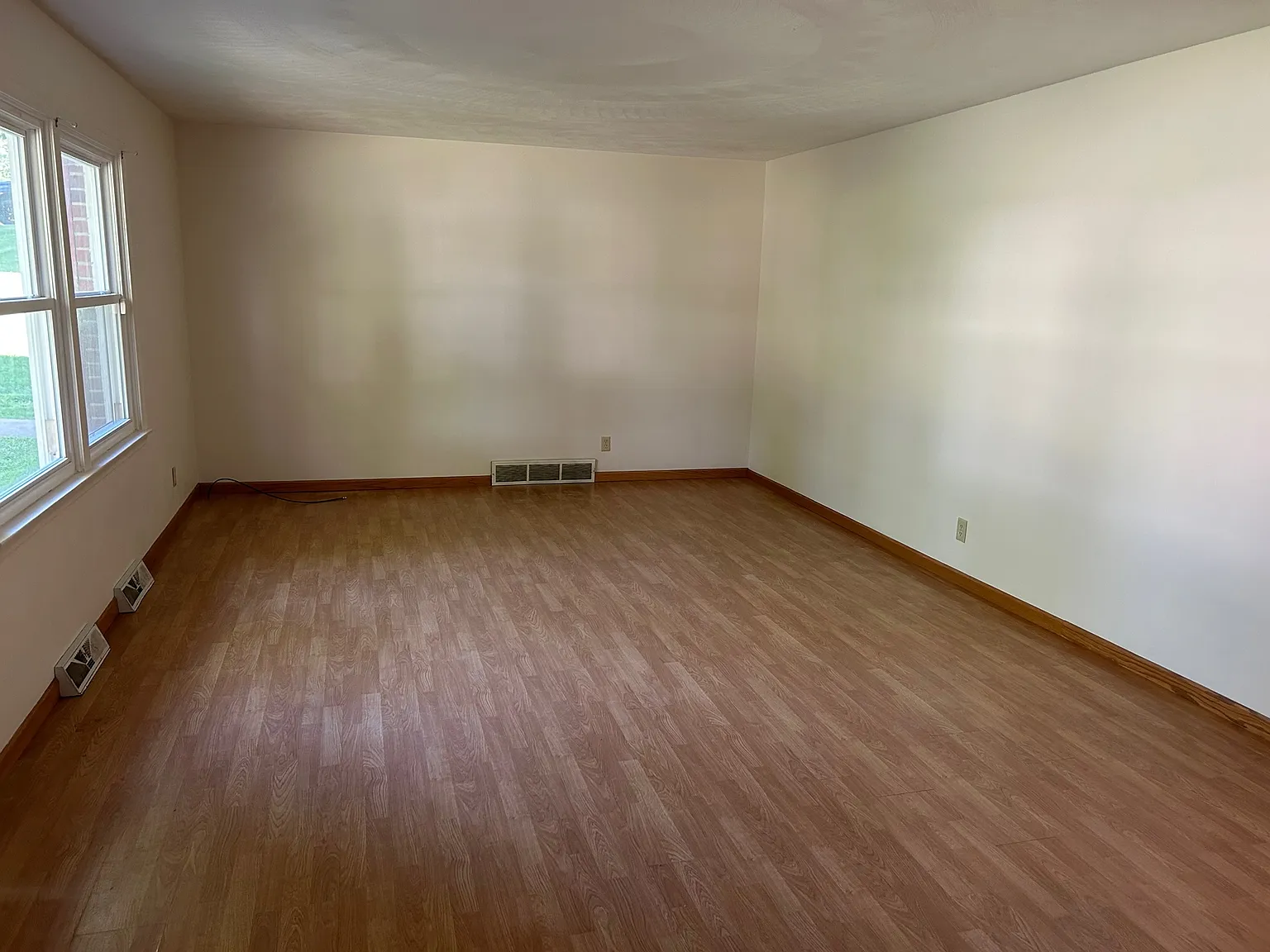 3 bed, $1,100 — Photo 3