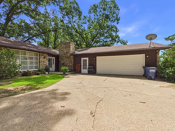 2nd image of 1219 Meadowcrest Dr