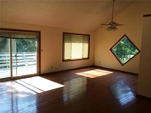 2nd image of 1915 NE Gatewood Dr