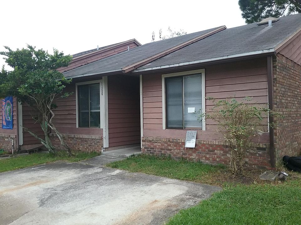 Front cont. Parking space.