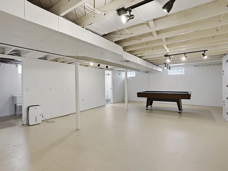 831 Loyola Dr — Photo 13