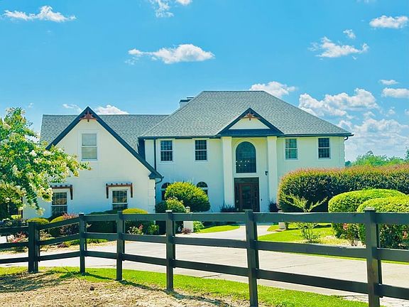 2nd image of 943 Basswood Rd