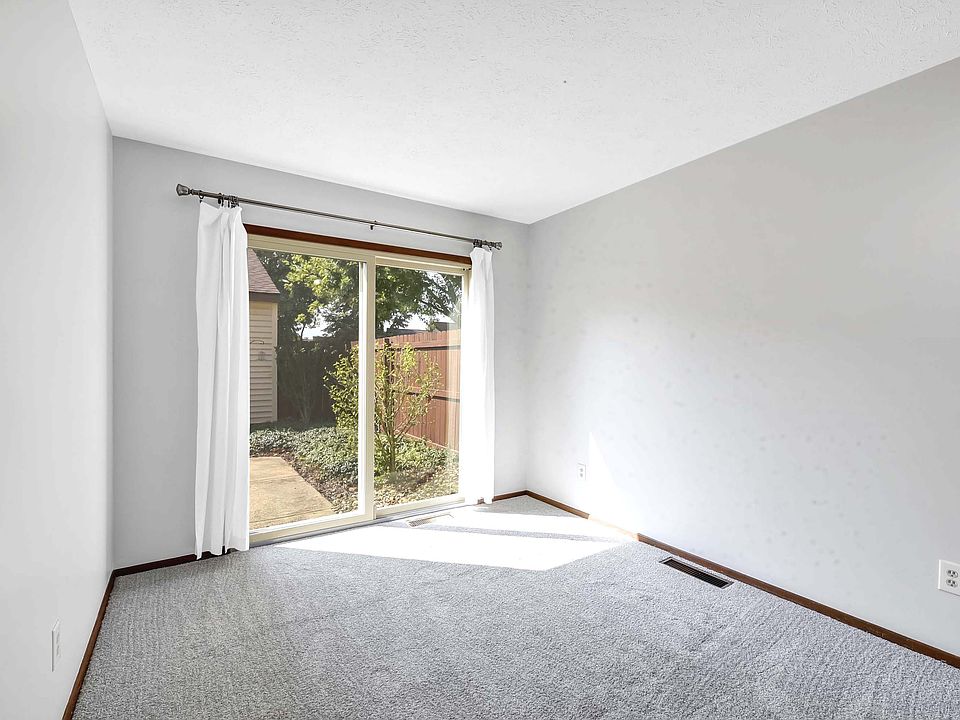 1st image of 32896 Fern Tree Ln