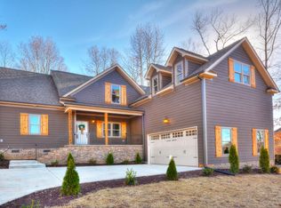 1567 Brookstone Dr, Hickory, NC 28602