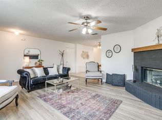 613 Oak View Ct, Azle, TX 76020