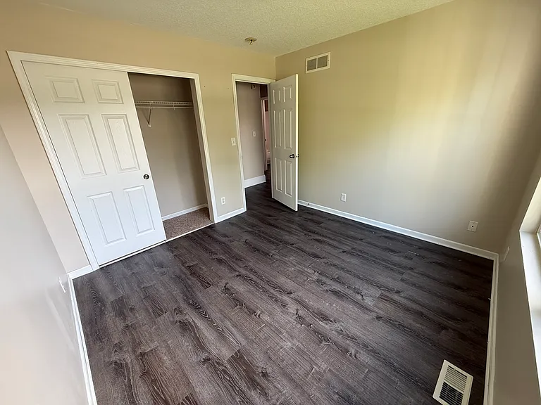 2801 E Diehl Ave — Photo 13