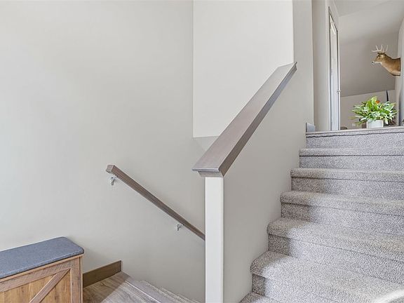 5th image of 1028 Creekside Dr