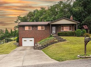205 Laura Lee Dr, Coraopolis, PA 15108