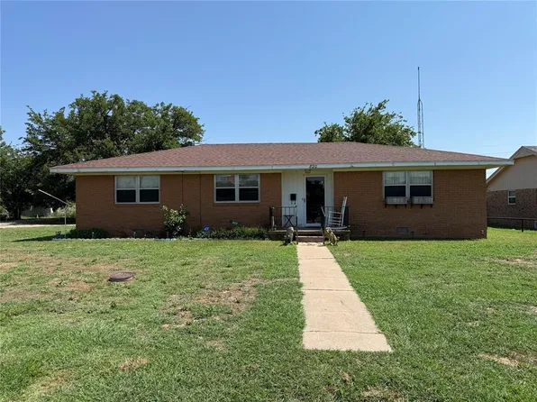 820 12th St, Snyder, OK 73566