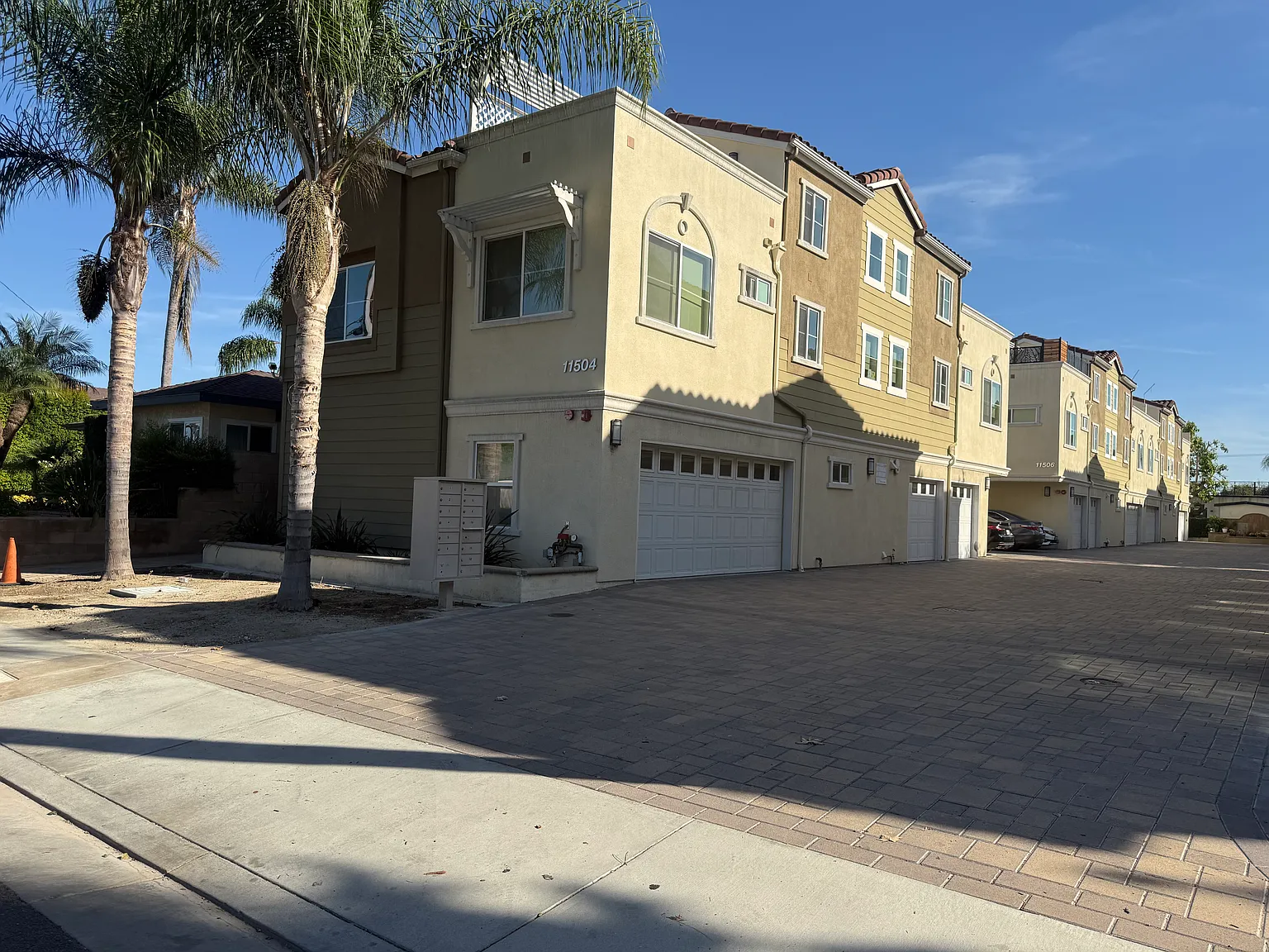 2 bed, 1280 sqft, $3,800 — Photo 1