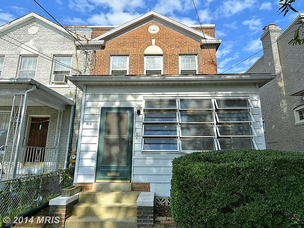 912 Irving St NE photo 1