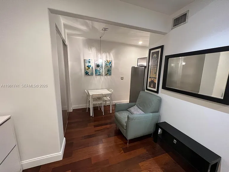 526 15th St #4 — Photo 3