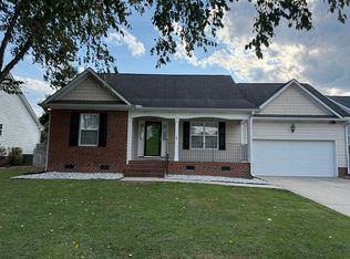 1014 Canter Ln, Hope Mills, NC 28348