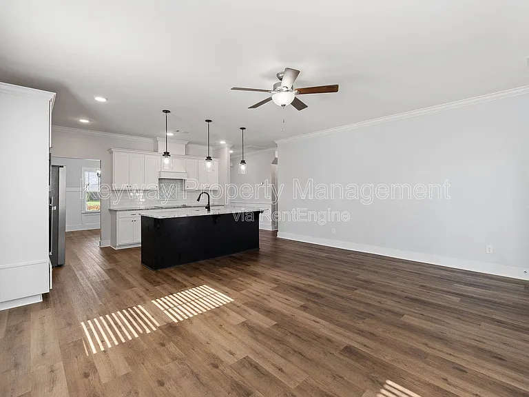 2217 Laurens St — Photo 10