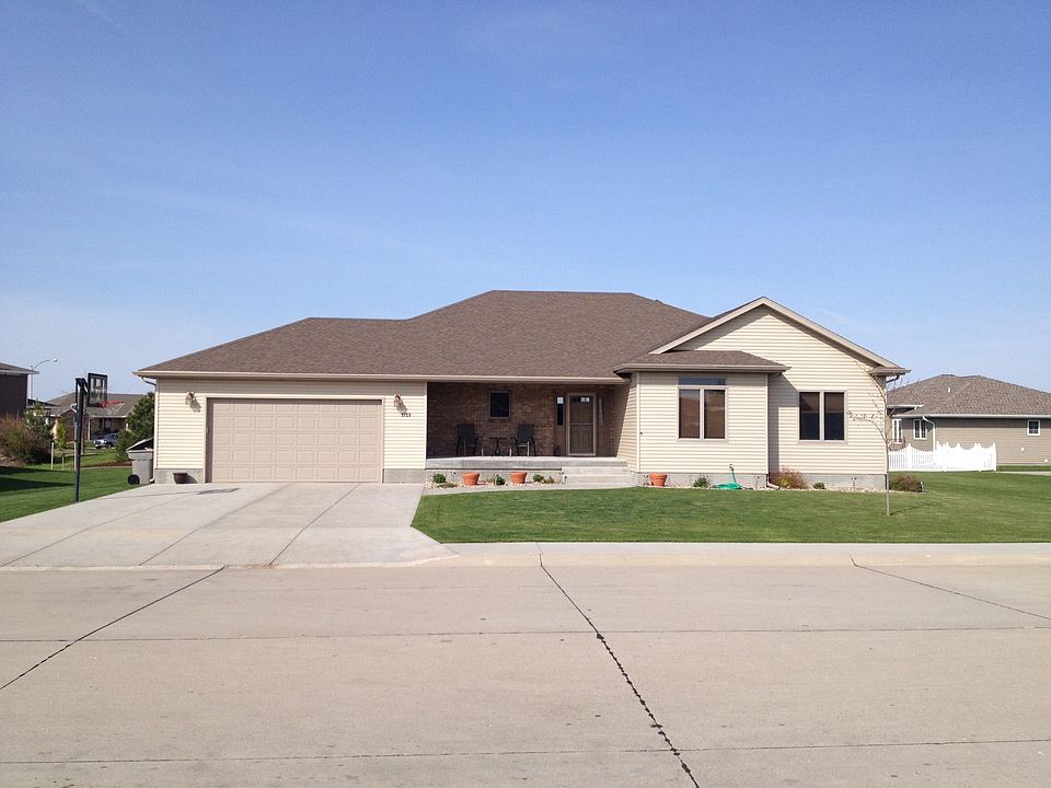 1st image of 3129 Laramie Dr