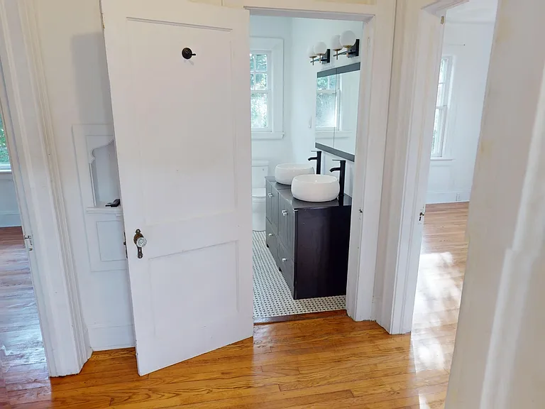 608 N Jackson St — Photo 16