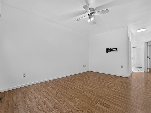 2nd image of 2316 Nanaimo St