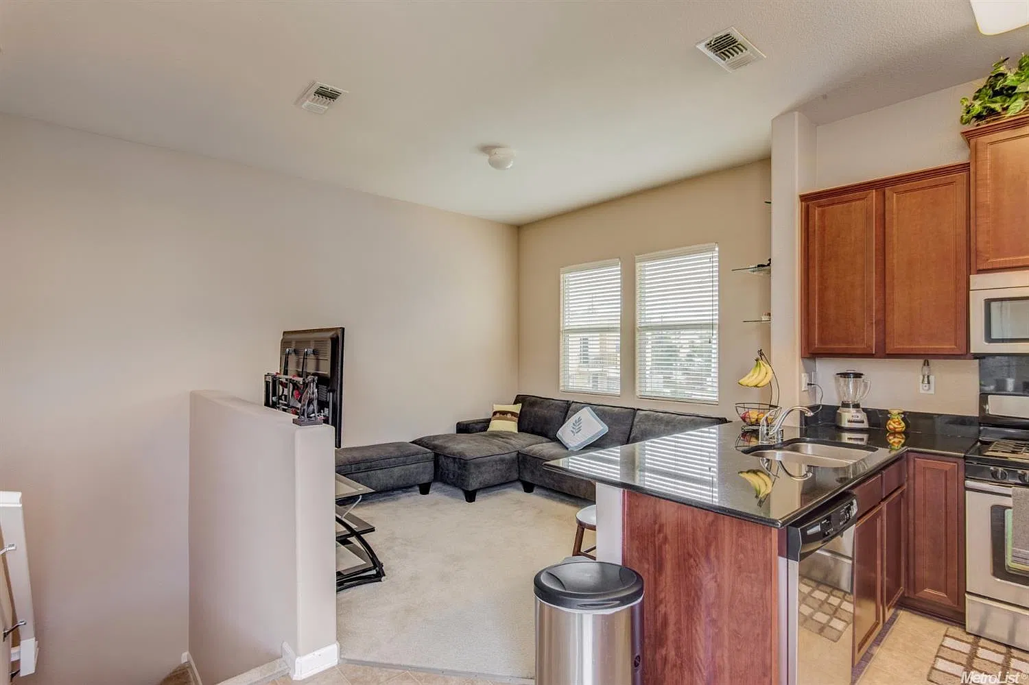 3 bed, 1311 sqft, $2,650 — Photo 3