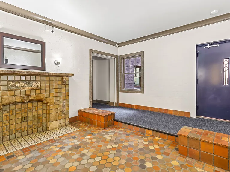 Presidential Court Apartments — Photo 20
