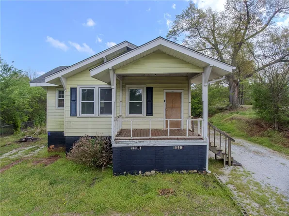 107 Hope Ave, Seneca, SC 29678
