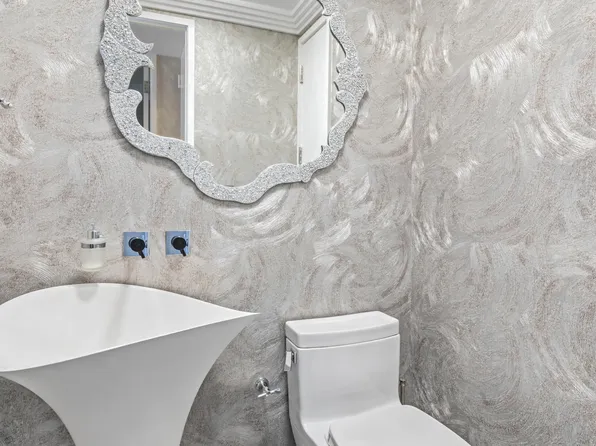 200 East 61st Street image 16 of 27