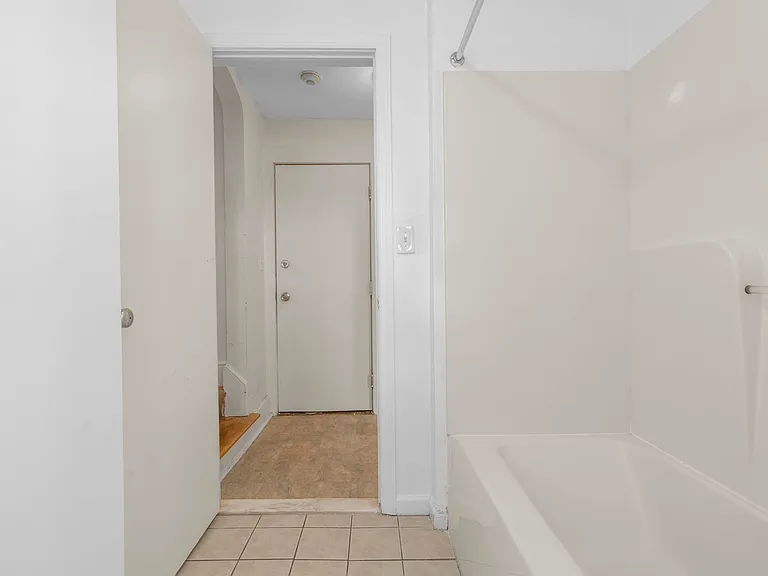 113 E Main St #4 — Photo 18