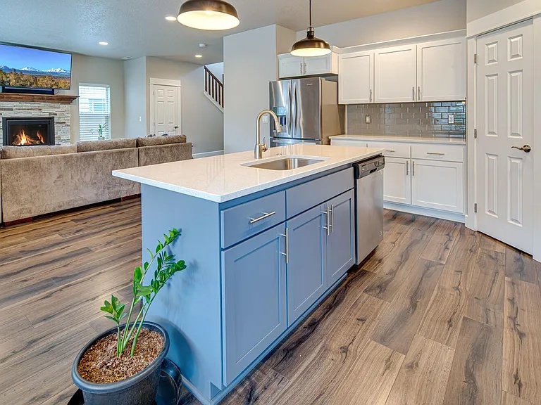 3012 NE Flagstone Ave — Photo 9