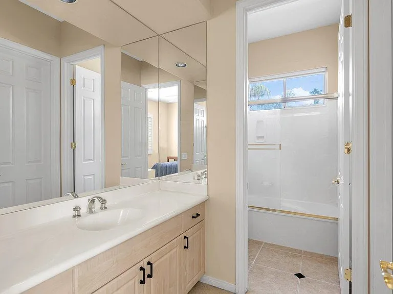 8 Macbeth Ct — Photo 17