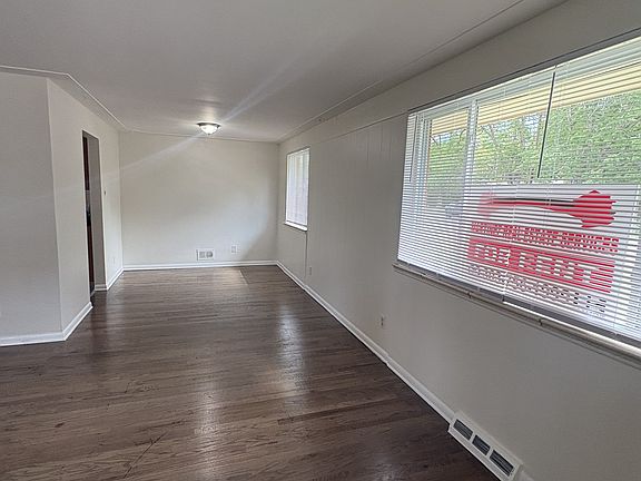3rd image of 1905 Independence St
