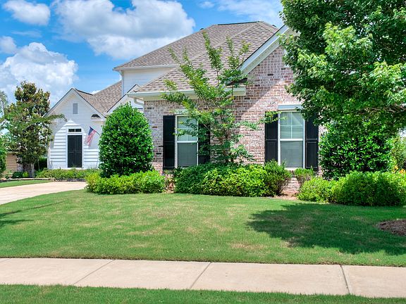 2nd image of 210 Sunbury Dr