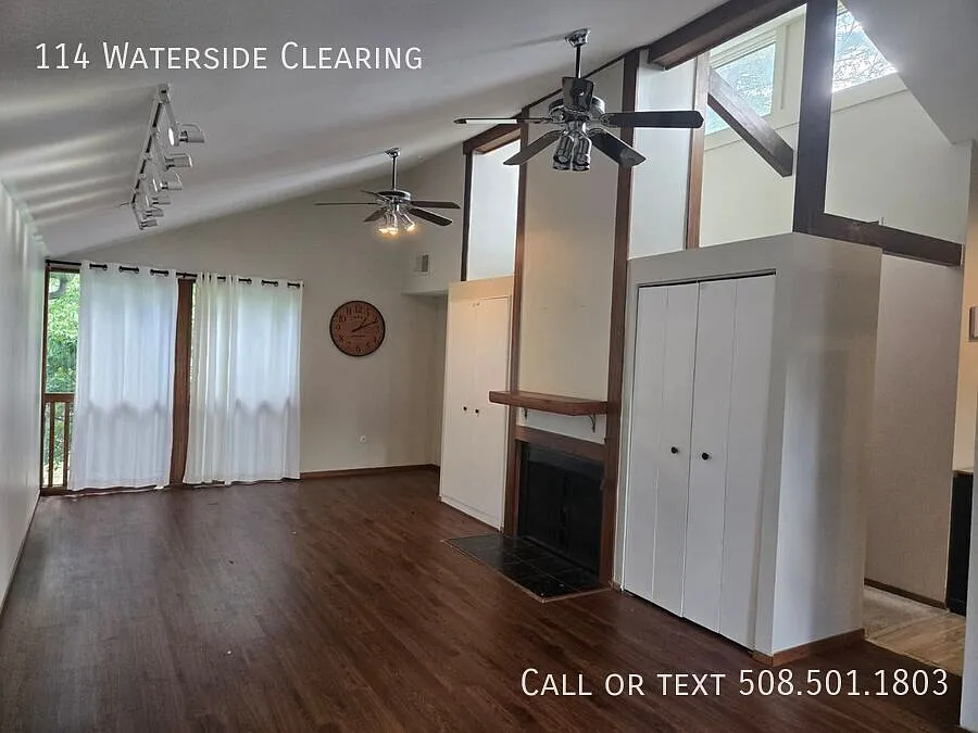 Spacious 2-Bedroom Townhouse with Vaulted Ceilings & Natural Light Available Now — Photo 3