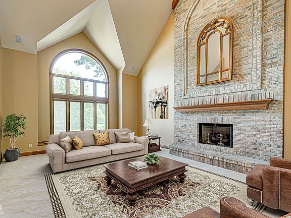 3rd image of 1410 Laurel Oak Dr