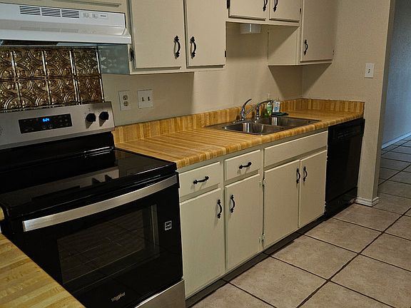 3rd image of 1810A S Williams Ln #A