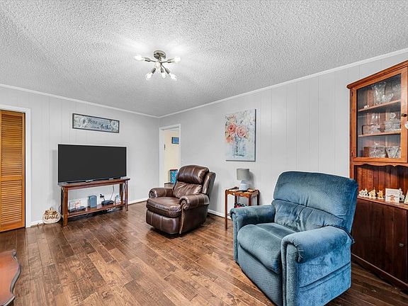 5th image of 321 Goodridge Rd