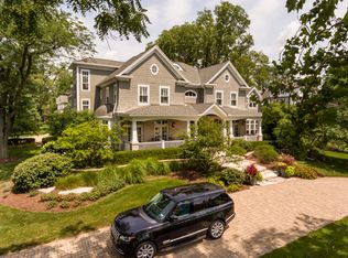 205 E Prairie Ave, Wheaton, IL 60187