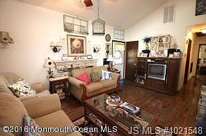 4th image of 822 Laurel Blvd