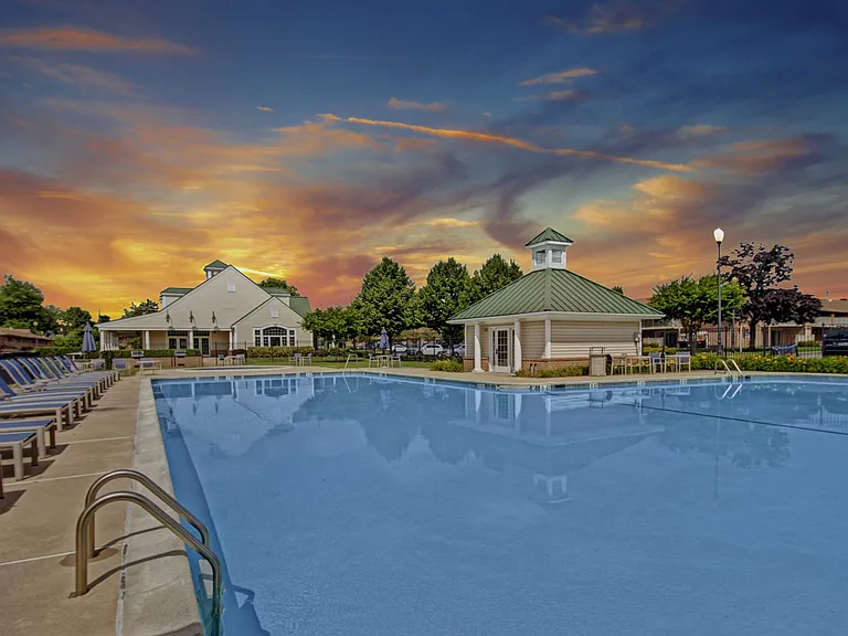 Golf Club Apartments — Photo 17