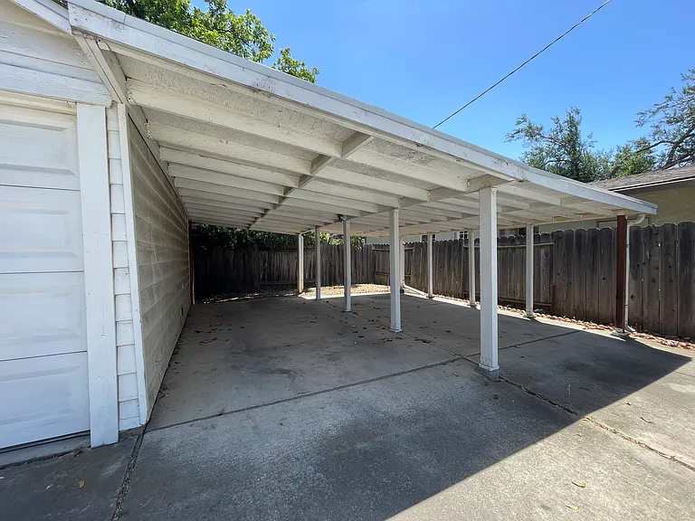 1802 W Harding Way — Photo 7
