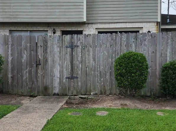 8475 Glen Meadow Ln, Beaumont, TX 77706