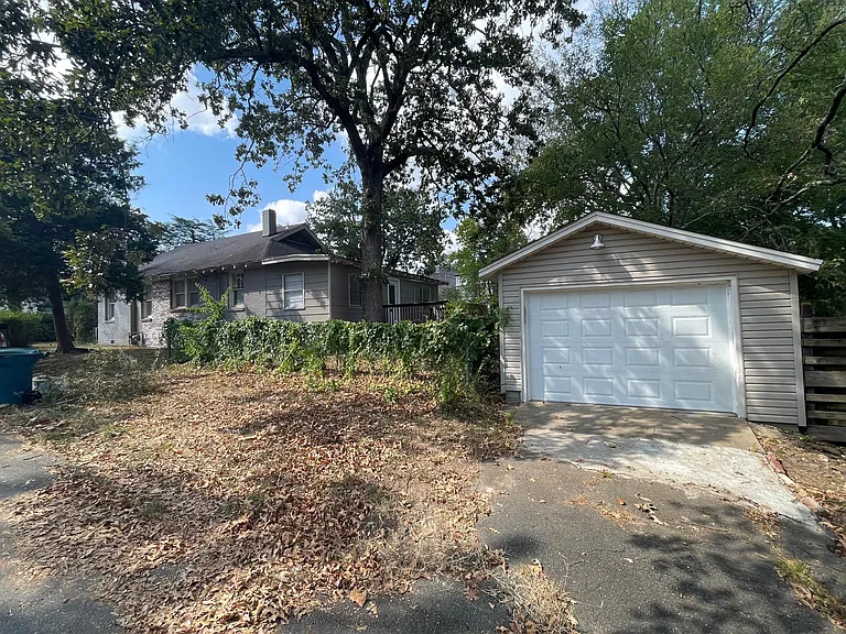 303 N Van Buren St — Photo 26