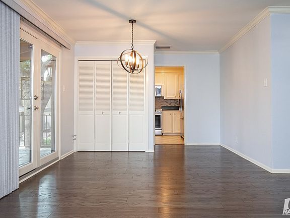 5th image of 904 W Avenue D